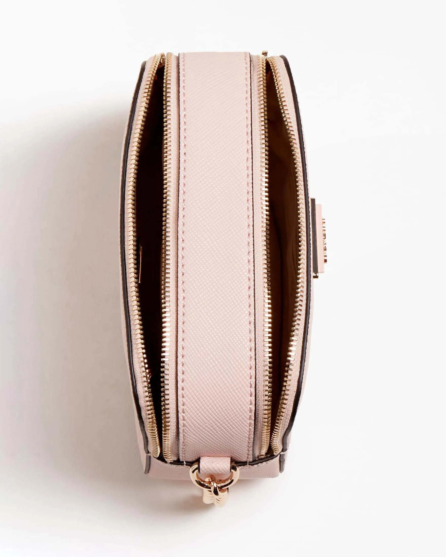 Cross bag color cipria in similpelle saffiano a doppio scomparto con placca logo a triangolo frontale
