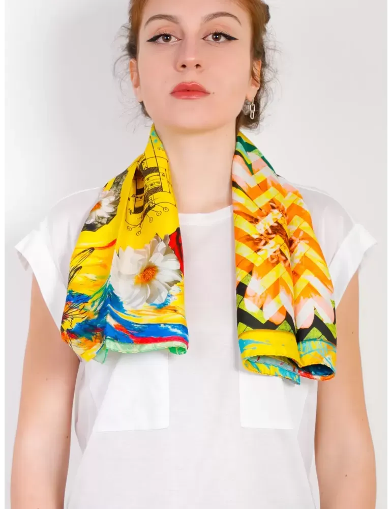 Foulard raso seta gialla fantasia decoupage Laura Biagiotti