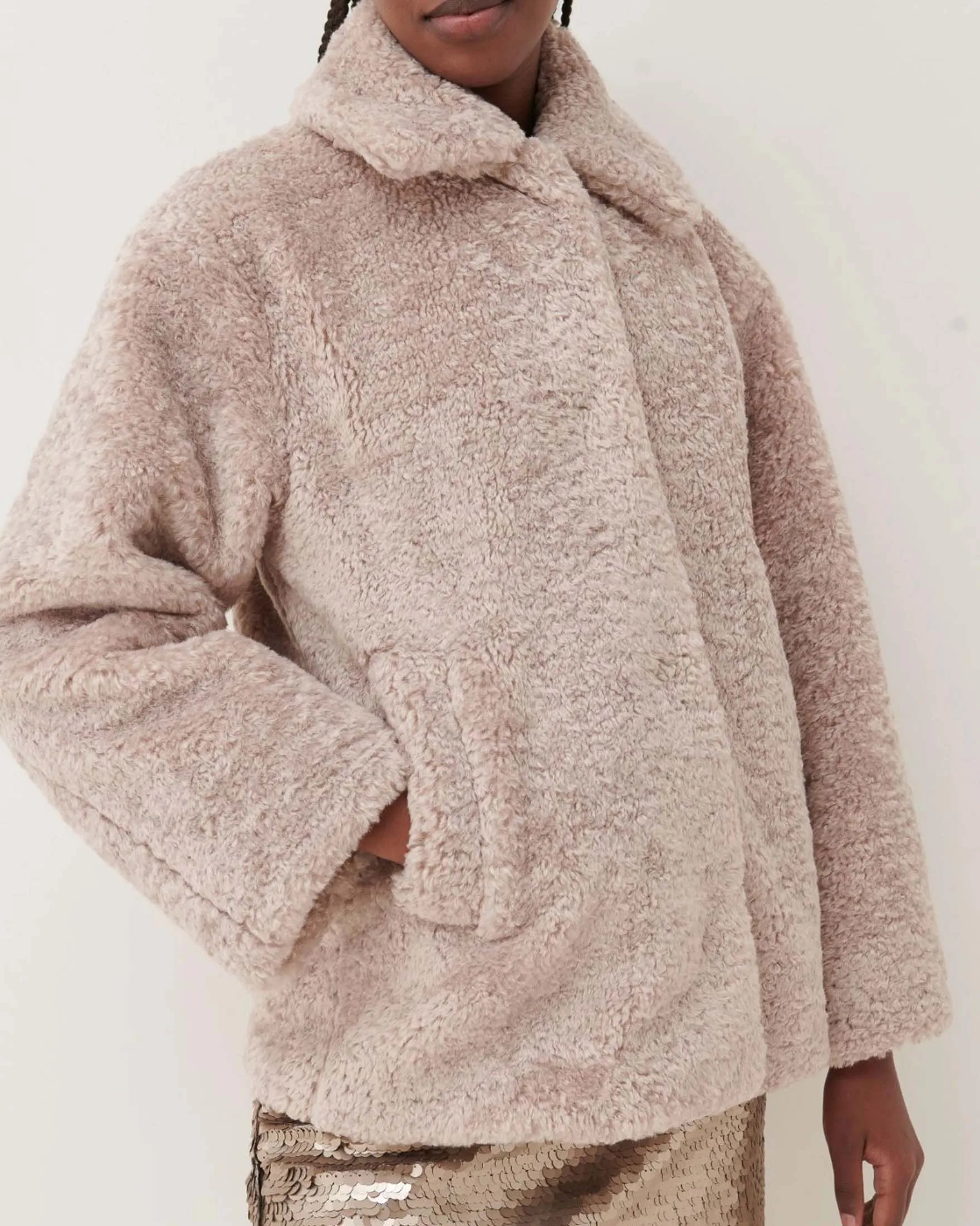 Giacca color sabbia effetto teddy con colletto a camicia Linea MONOCHROME