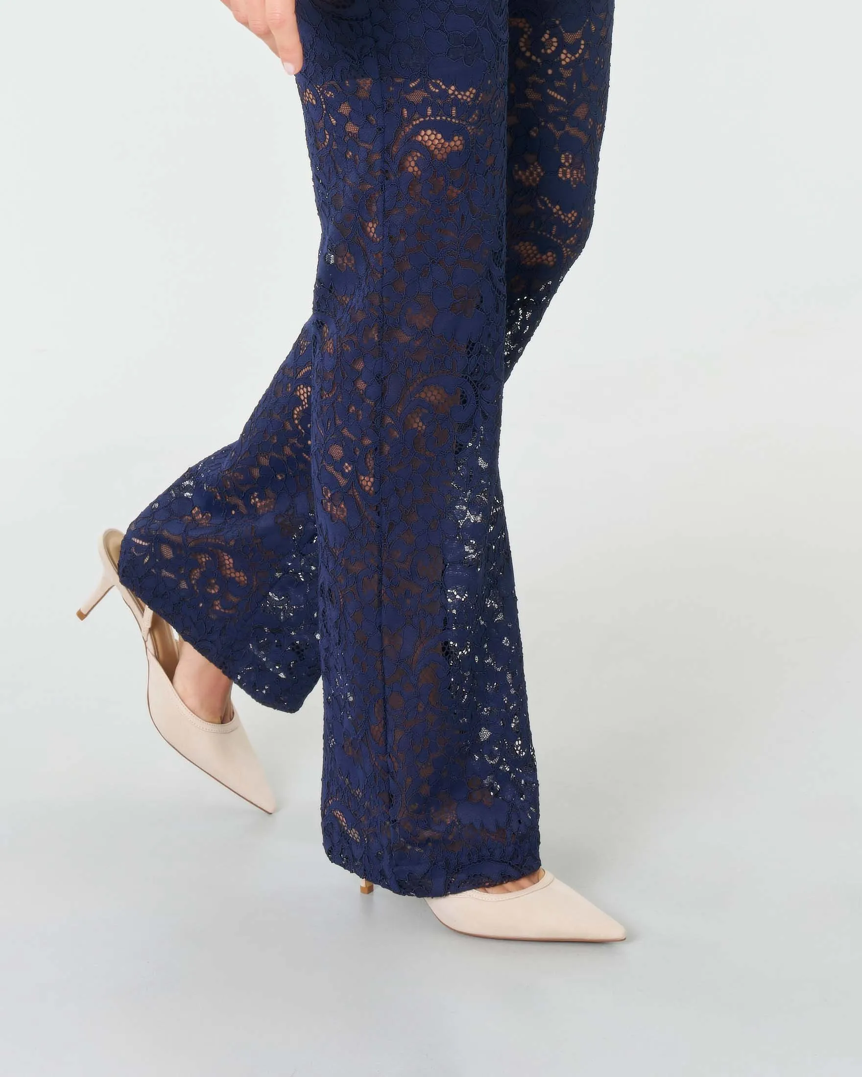 Pantaloni blu in pizzo stretch a zampa