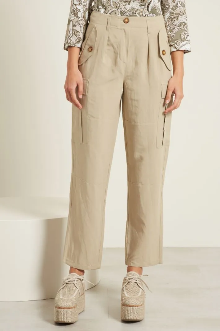 Pantaloni con tasche