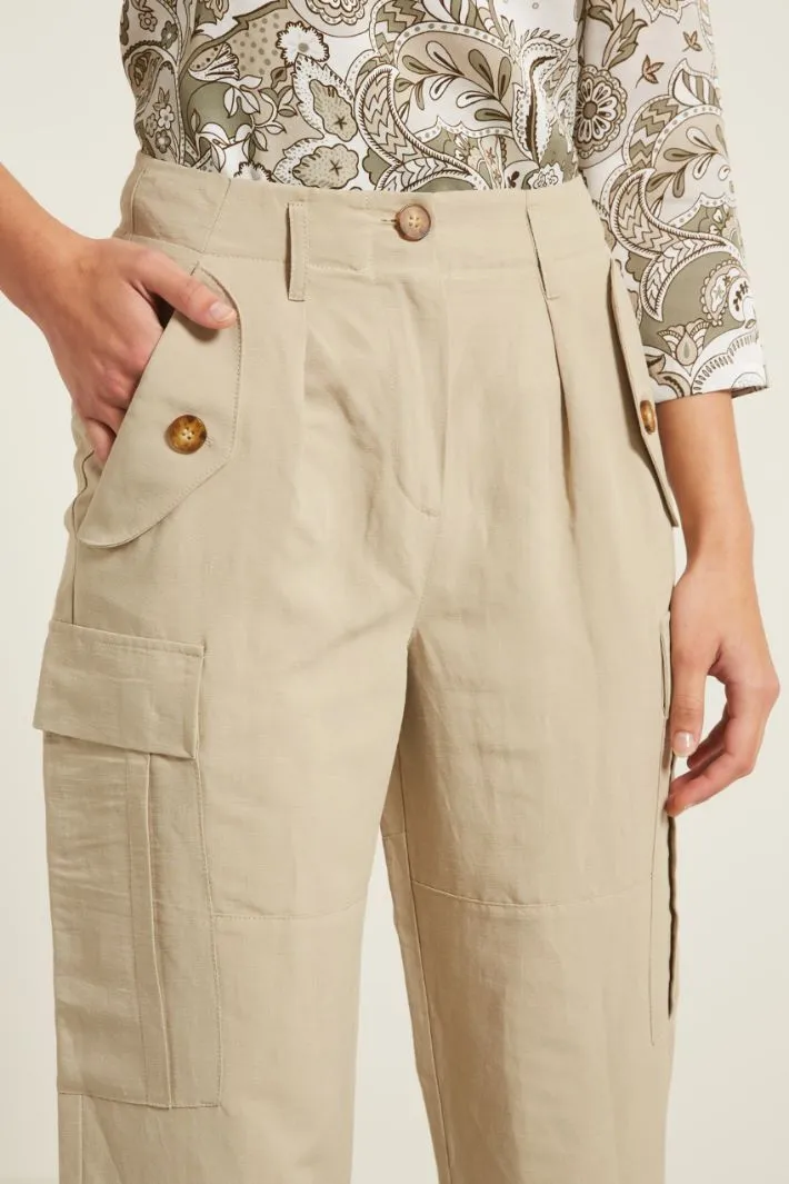 Pantaloni con tasche