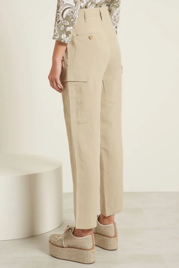 Pantaloni con tasche