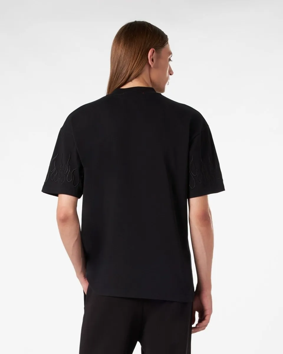T-SHIRT NERA CON FIAMME NERE