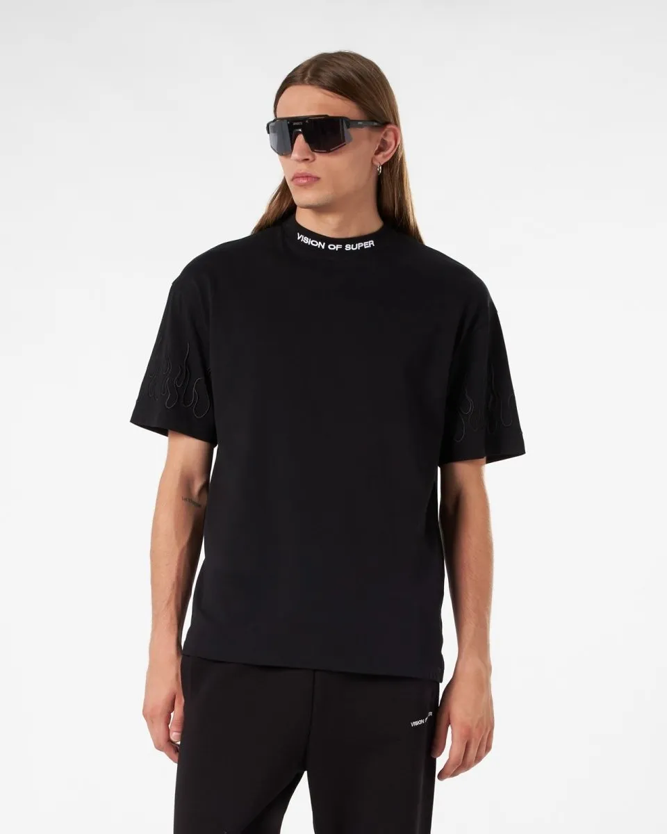 T-SHIRT NERA CON FIAMME NERE