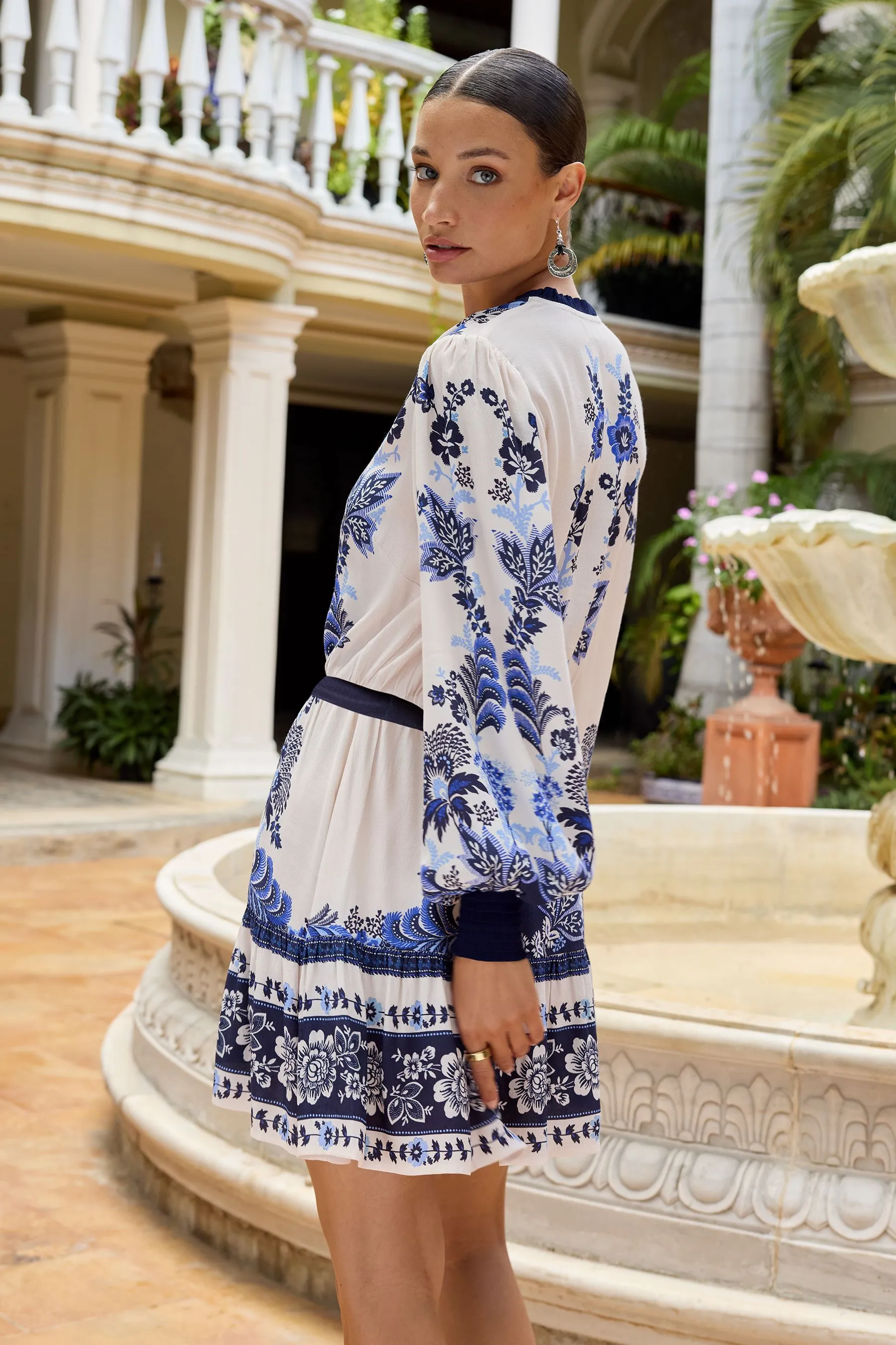 V&A | Love & Roses - Scollo a V Con cintura - Abito corto con stampa